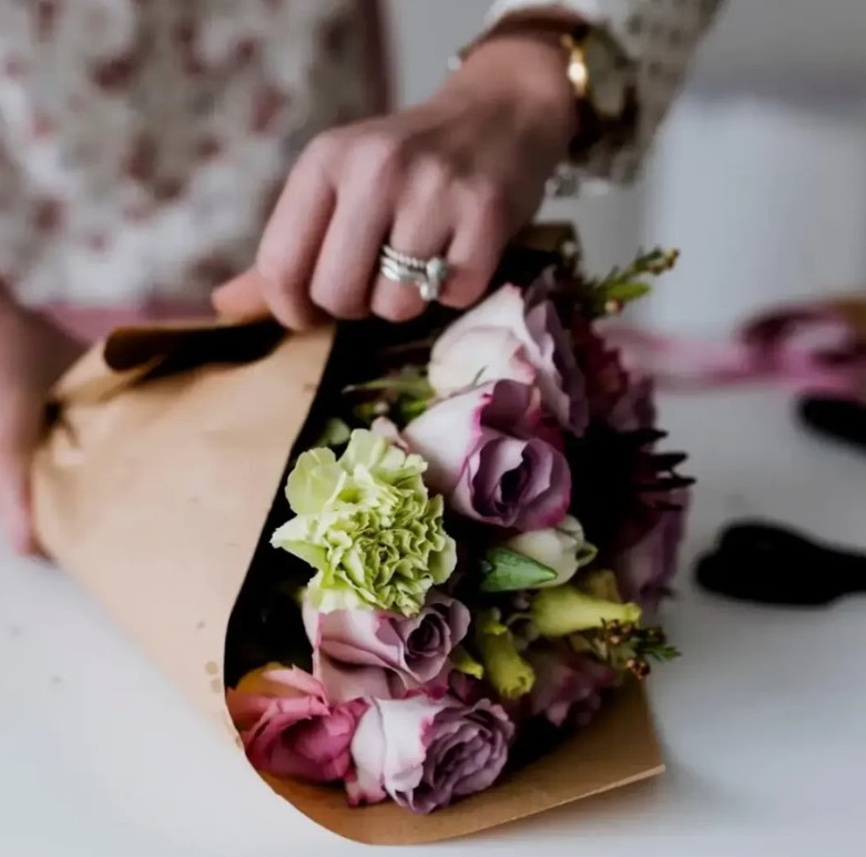 Flowerboxy ze słodyczami – nowy sposób na uśmiech od „Ładnych Kwiatków” w Rzeszowie